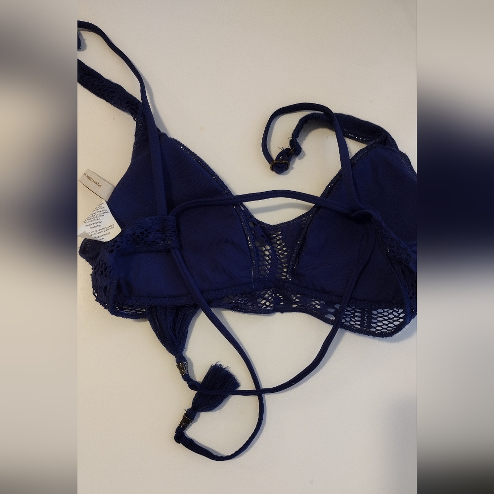🆕 Becca  swim top - Picture 7 of 7